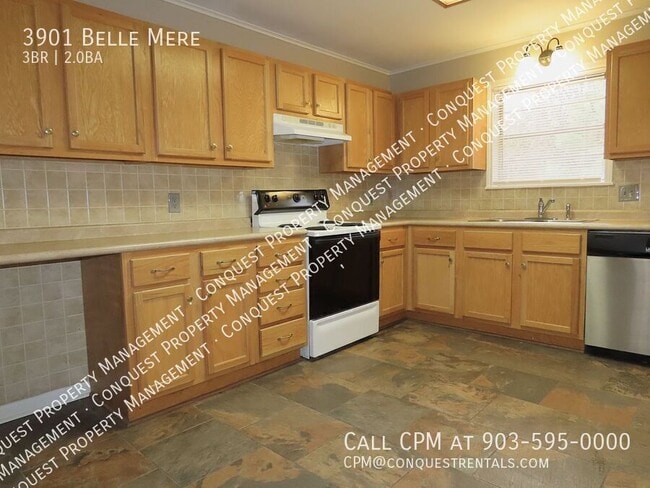 Building Photo - 3901 Belle Mere St