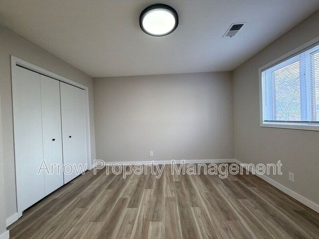 Building Photo - 320 Lincoln St