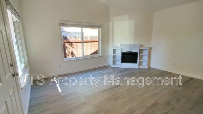 Building Photo - 10402 S White Rock Rd