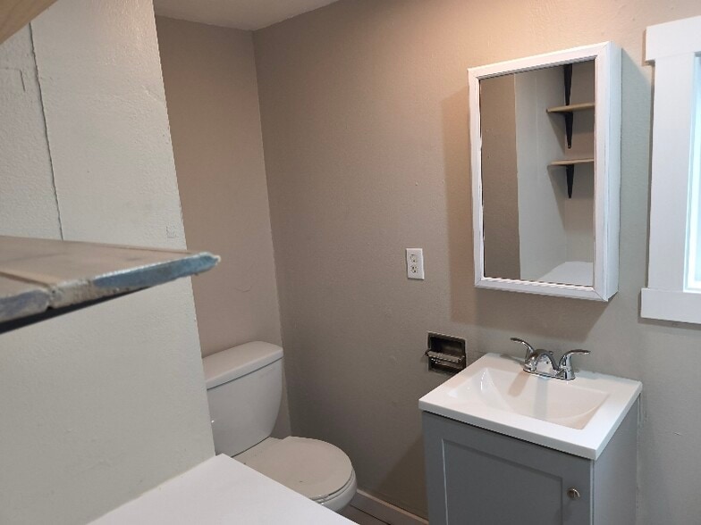 Building Photo - 9035 SE Division St