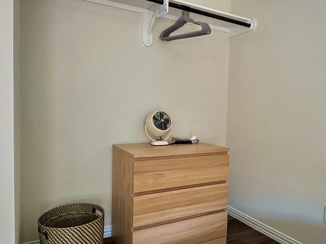 Building Photo - Sunny Side Up