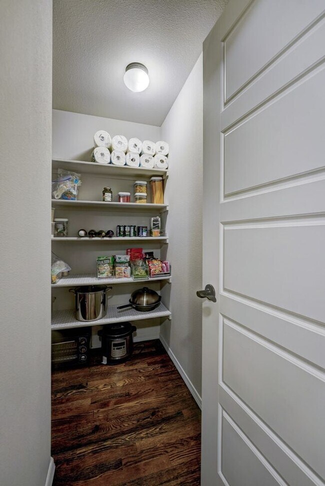 Building Photo - Beautiful Fully Furnished Home in Broken Arrow!