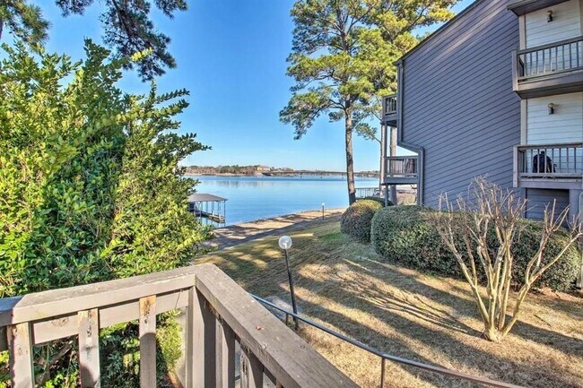 Building Photo - 200 Hamilton Oaks Dr