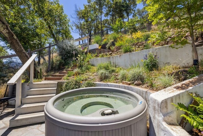 Building Photo - 85 Ridge Rd