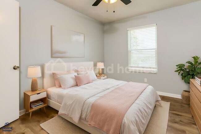 Building Photo - Stunning and Updated Maumelle Living!