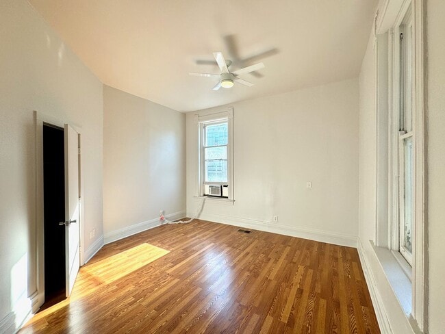 Building Photo - 2233 Victor St