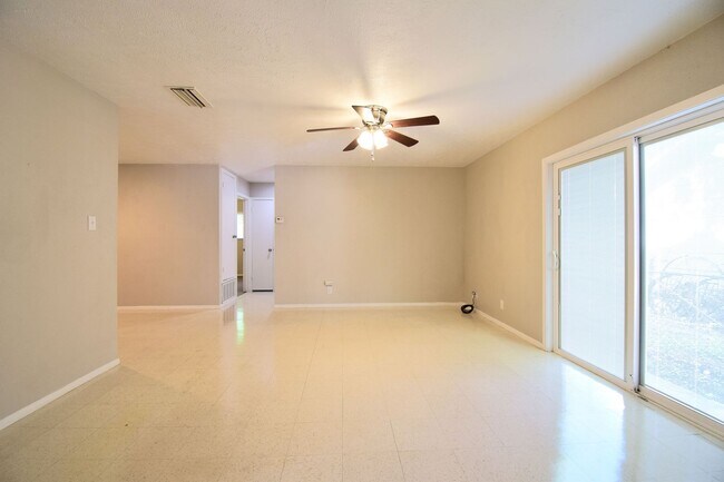 Building Photo - 5936 Cherry Loop