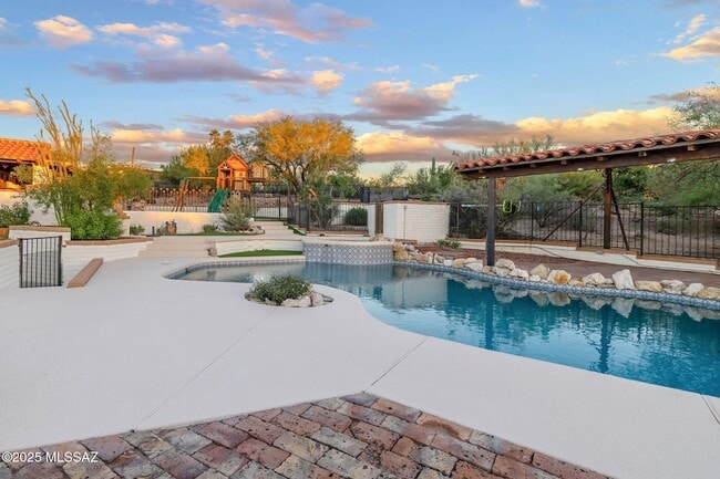 Building Photo - 2940 E Camino Juan Paisano