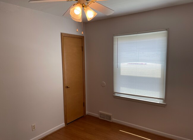 Building Photo - Charming 3 Bedroom In The Westside District!!