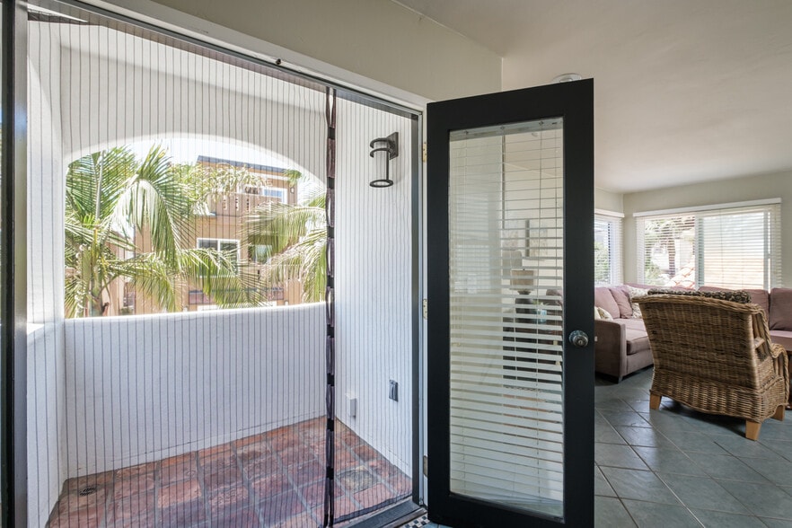 Building Photo - 732 Jersey Ct