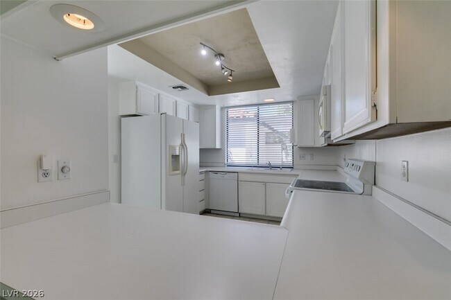 Building Photo - 3452 Pino Cir