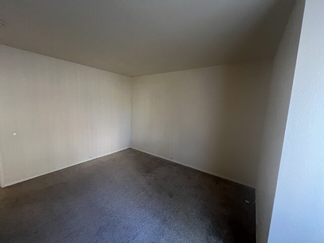 Building Photo - 539 Woodside Oaks