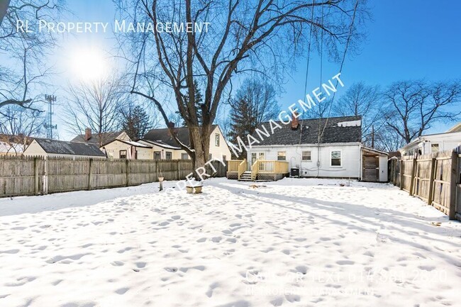 Building Photo - Cute 3 bedroom/1.5 bathroom Cape Cod