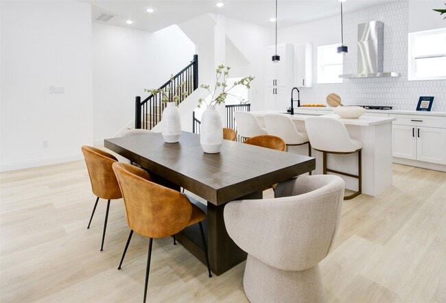 Building Photo - 1214 W 24th St