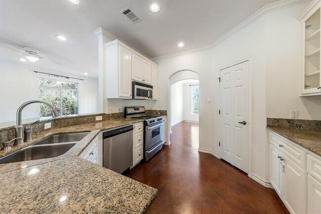 Building Photo - 1704 Randolph Ridge Trail