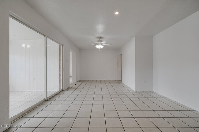 Building Photo - 9632 Gairloch Dr