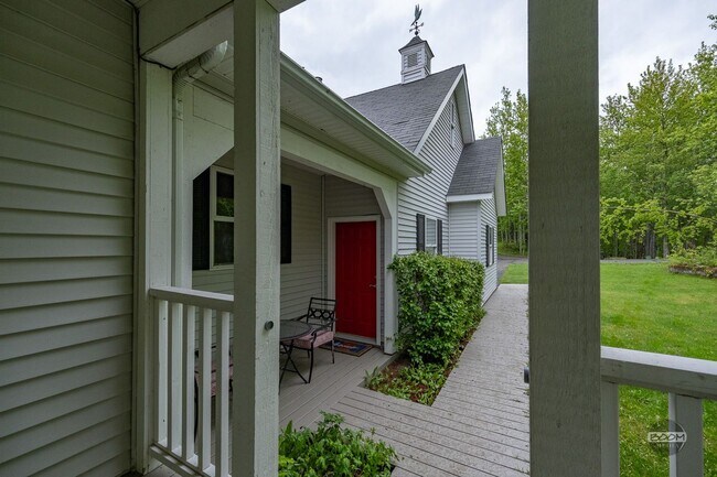 Building Photo - Charming Palmer Home!