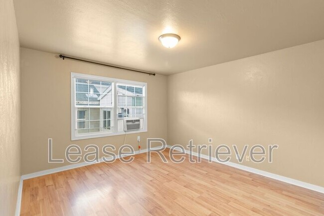 Building Photo - 703 A St