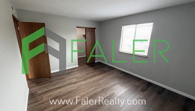 Building Photo - Ground Floor Condo Available Now!