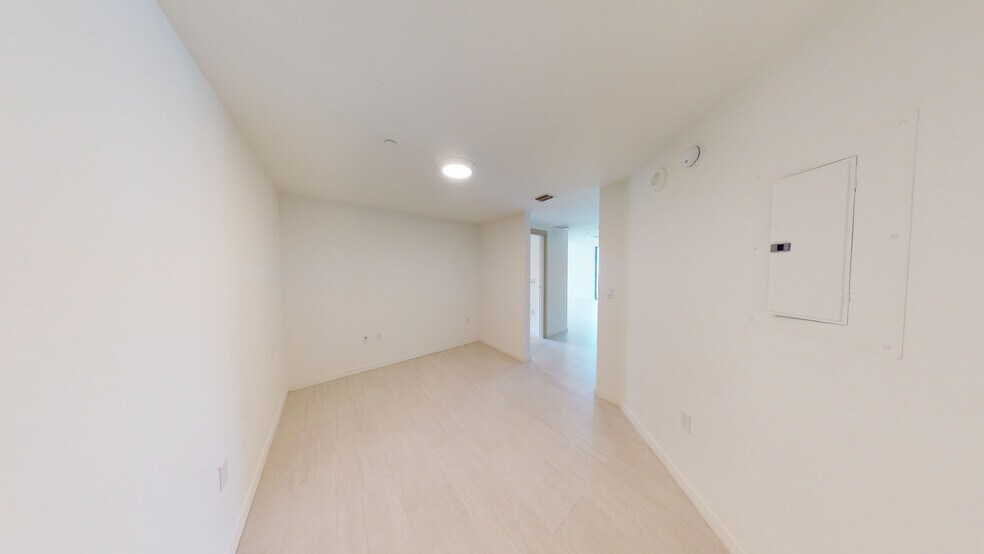 Building Photo - 1000 Brickell Plz