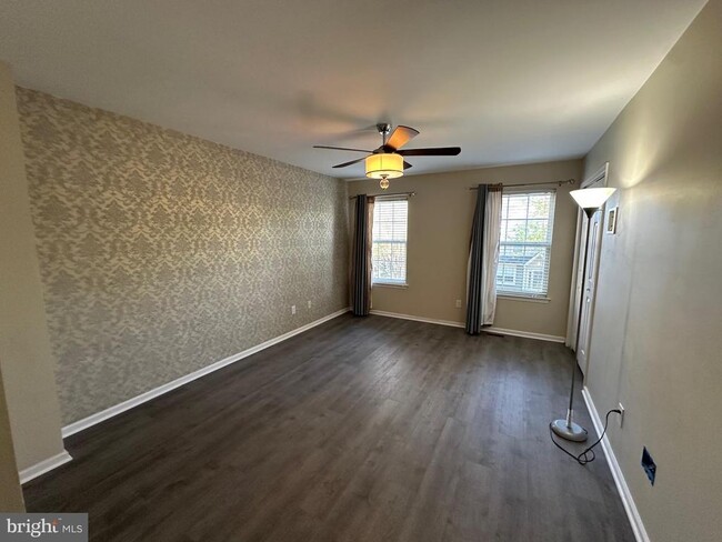 Building Photo - 6104 Coventry Way