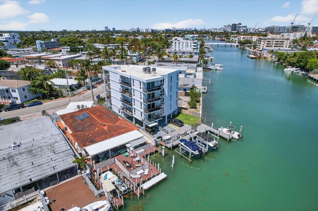 Building Photo - 8125 Crespi Blvd