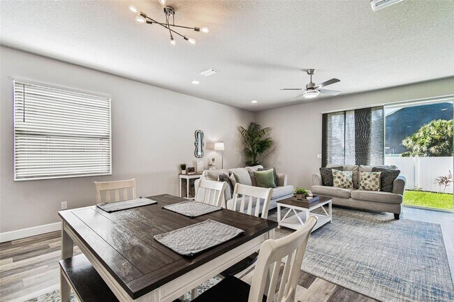 Building Photo - 3902 W Everett Ave