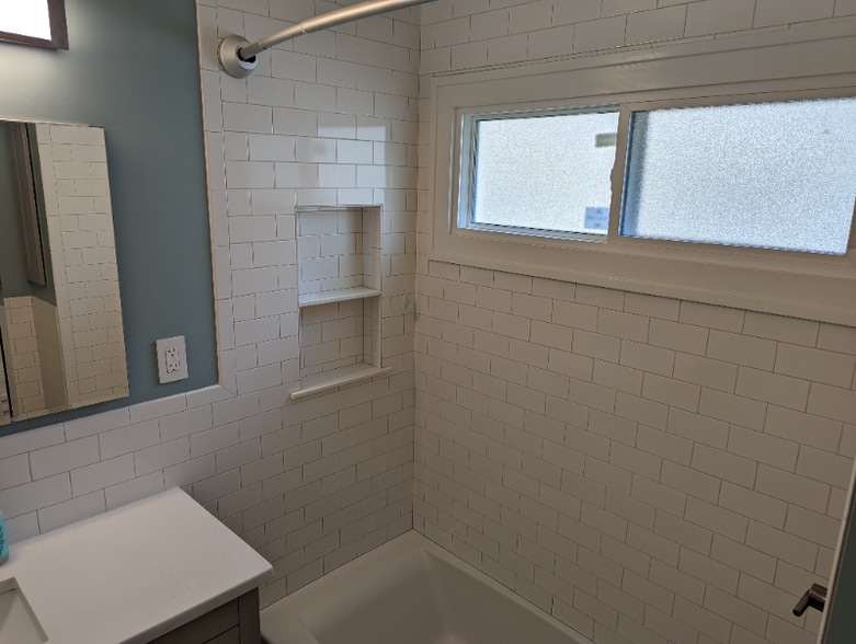 Building Photo - 612 Louis Ave