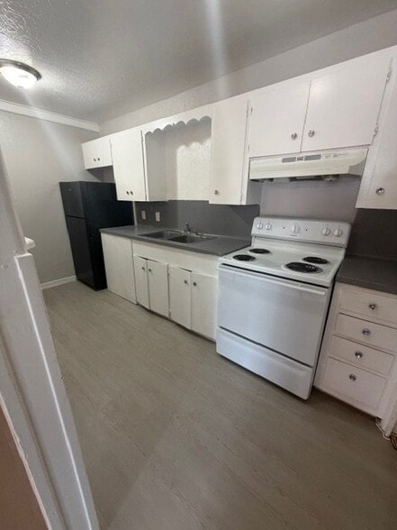 Building Photo - 5220 Weber Rd