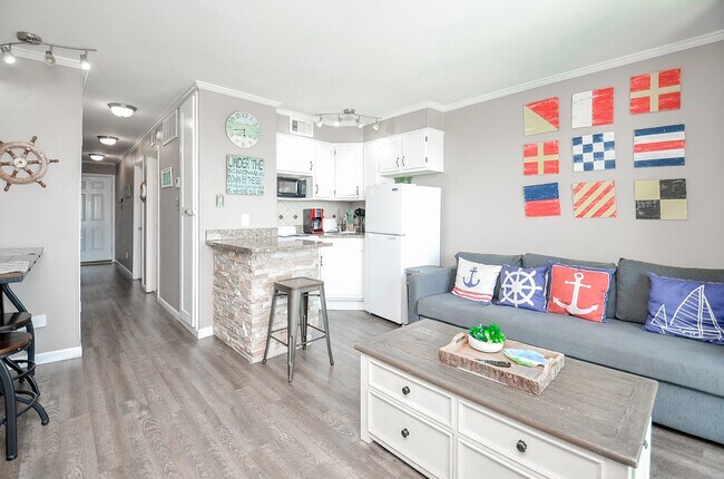 Building Photo - 6102 Seawall Blvd