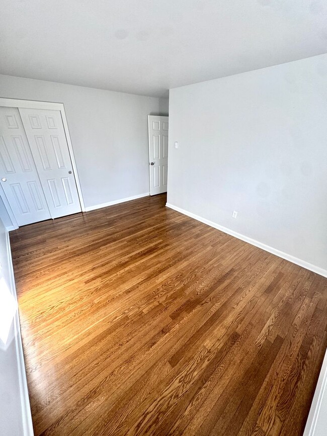 Building Photo - PARKLAND SCHOOLS- THREE BEDROOM TOWNHOME