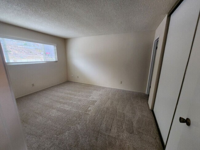 Building Photo - Adorable 2 Bed, 2 Bath Home in a 55+ Commu...