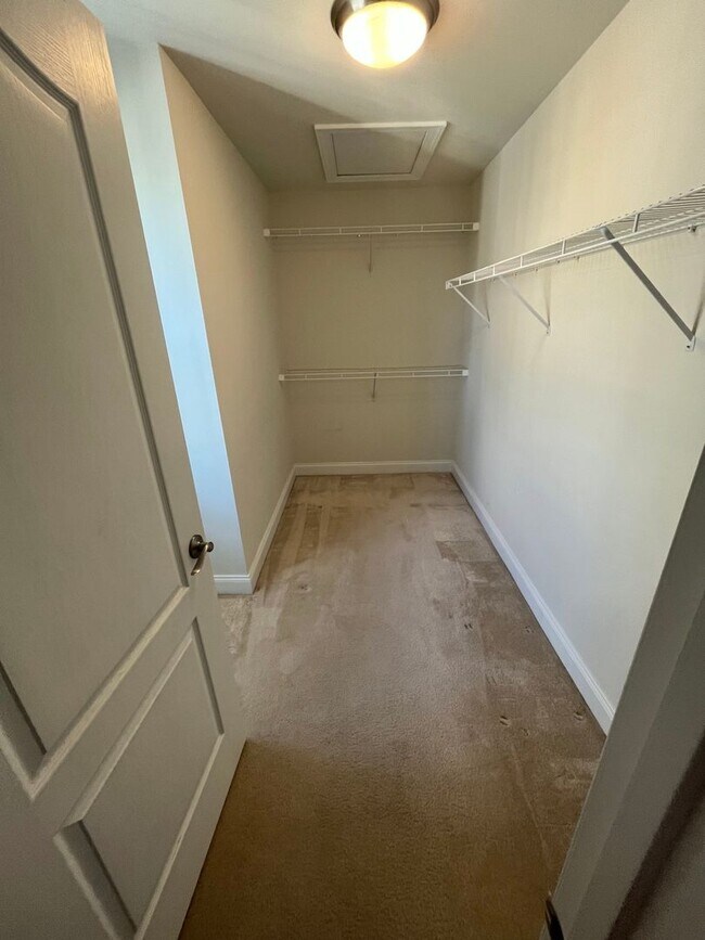 Building Photo - Spacious 3BR Condo in Westborough