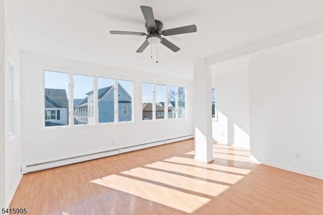 Building Photo - 118 Ray St