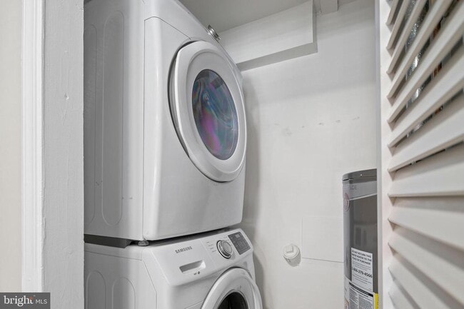 Building Photo - 817 5th St