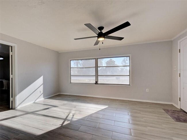 Building Photo - 313 Jessica St N