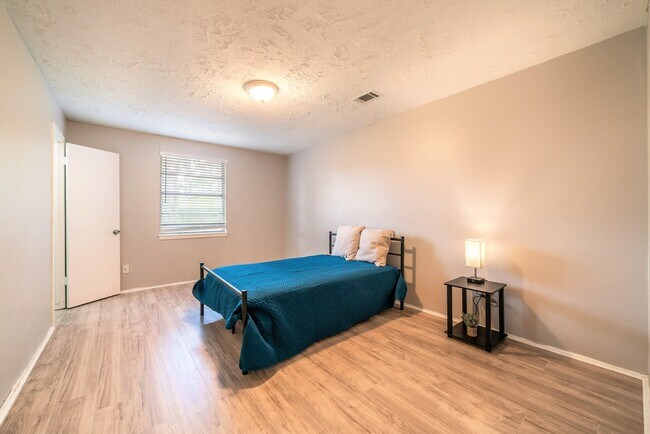 Building Photo - 4311 Tiffany Dr