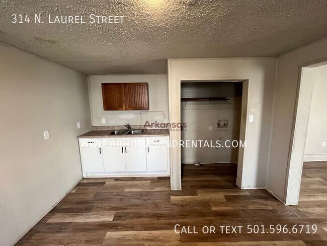 Building Photo - 314 N Laurel St