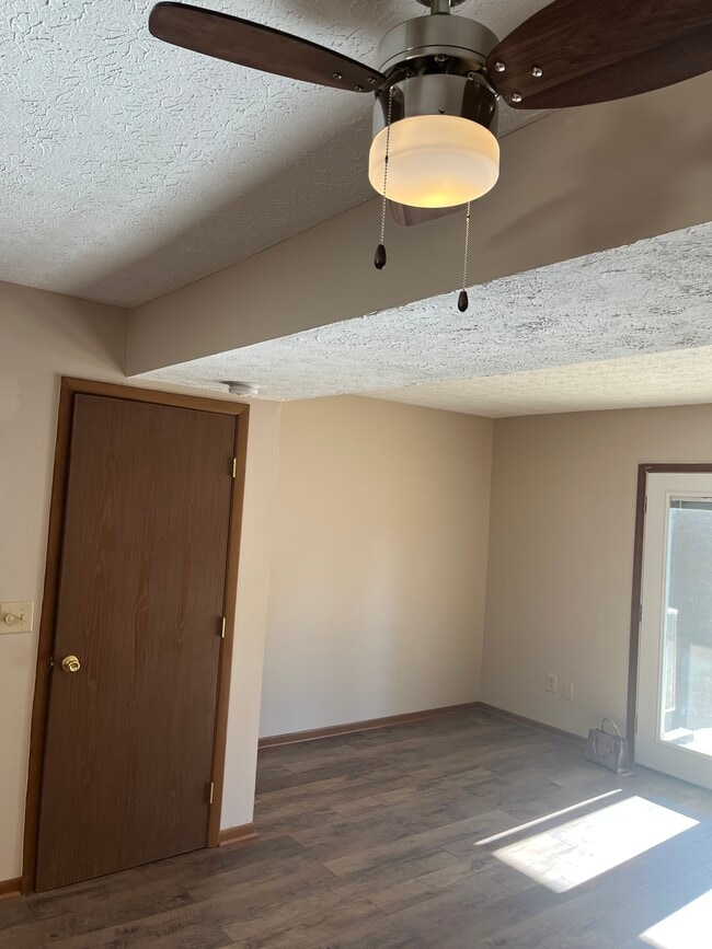 Building Photo - 1871 N Lakeman Dr