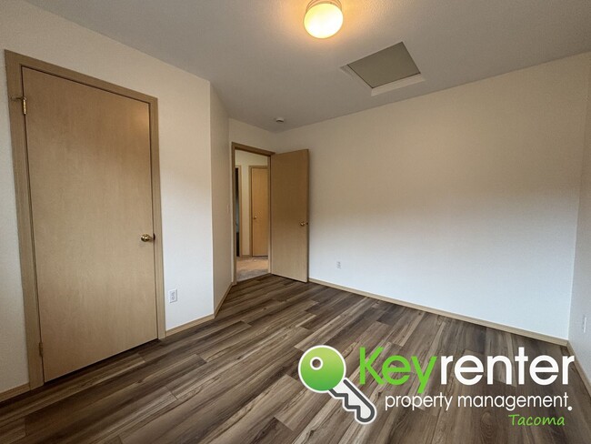 Building Photo - $200 Off First Month’s Rent - Beautiful Ho...