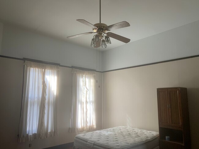 Master Bedroom - 735 Roseneath Ave