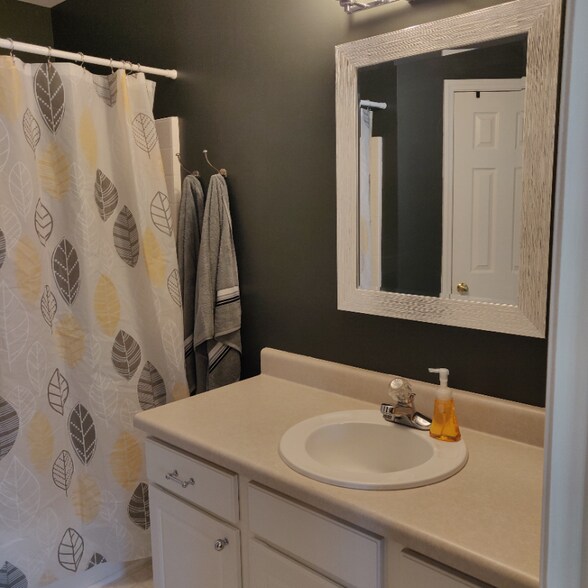 Building Photo - 808 St Catherines Dr