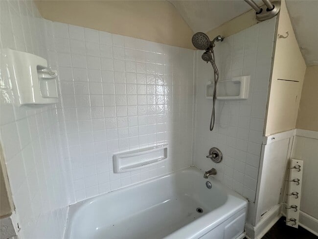 Building Photo - 66 Cook St