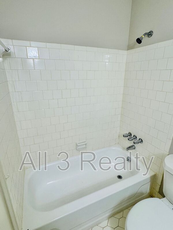 Building Photo - 6204 Lycoming Rd