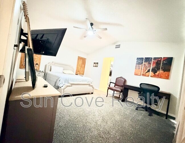 Building Photo - 13550 Avista Dr