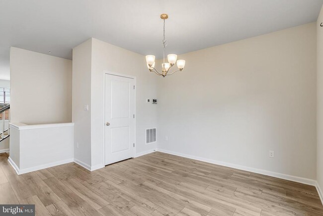 Building Photo - 385 Ensemble Wy