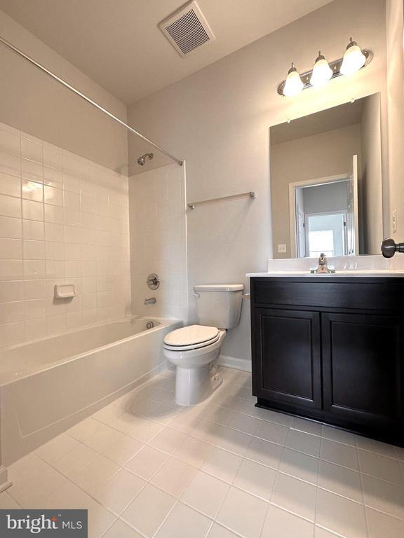 Building Photo - 526 Parkland Dr