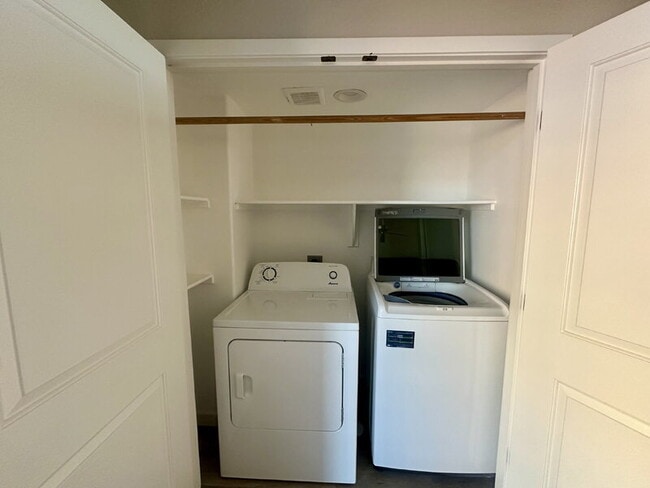 Building Photo - 305 S Wilson St