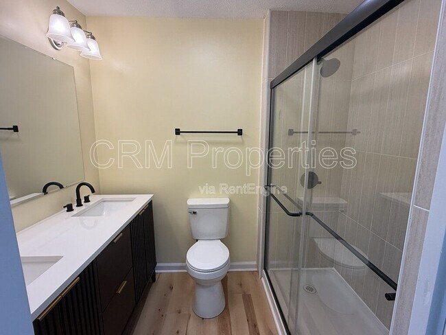 Building Photo - 808 Maumee Dr