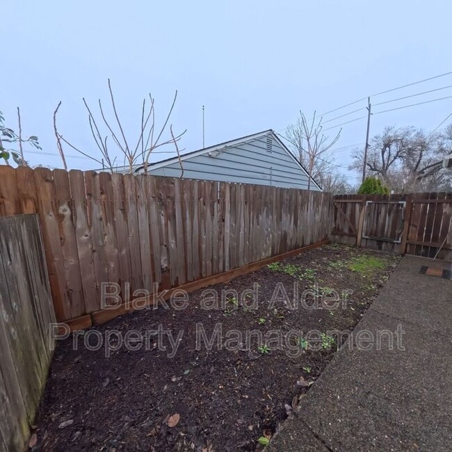 Building Photo - 720 Portland Ave